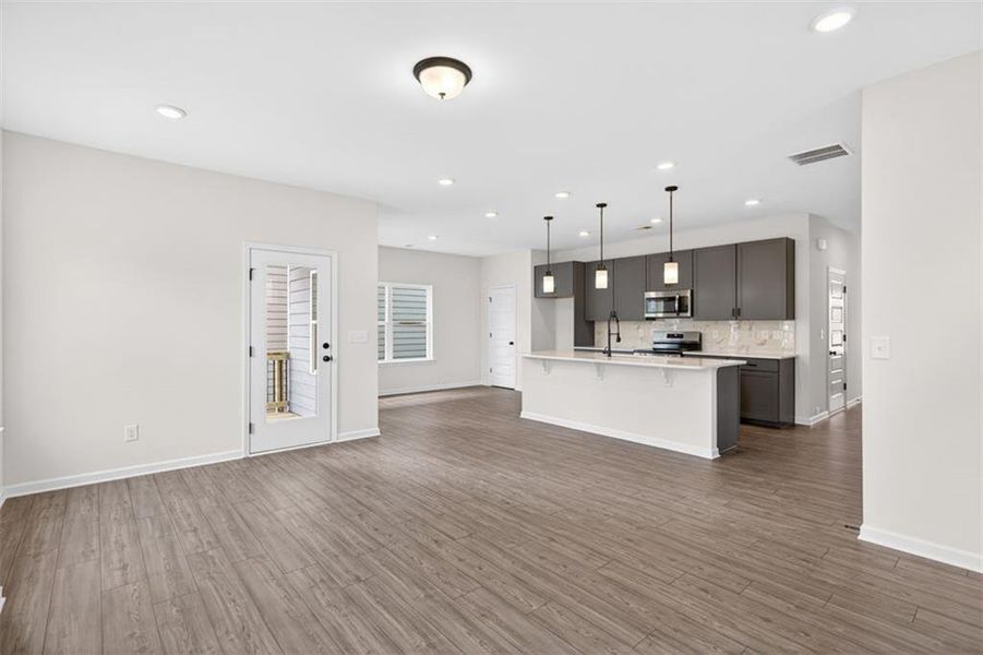 Spacious, unfurnished interior of a new home in Sanders Park, Austell (Image 38).