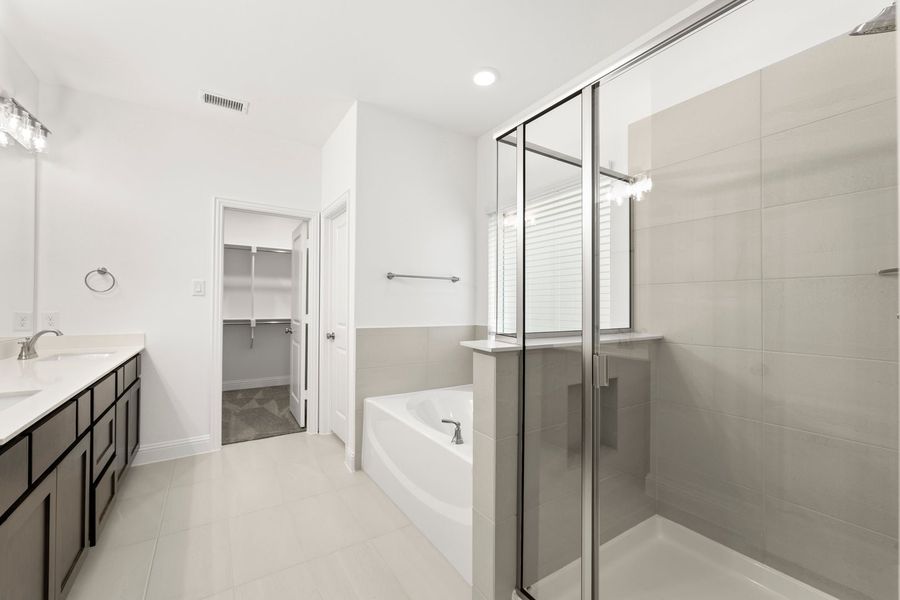 Furnished interior view inside a new home in Walden Pond, Forney (Image 11).