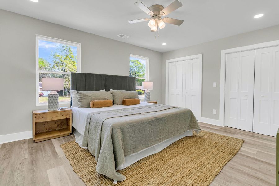Furnished interior view inside a new home in , Hanahan (Image 11).