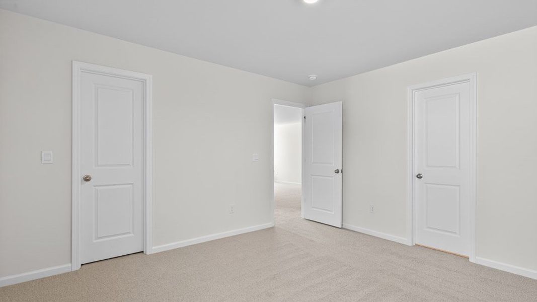 Spacious, unfurnished interior of a new home in Mason Ridge, Spring Lake (Image 27).