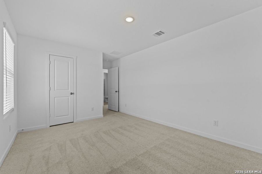 Spacious, unfurnished interior of a new home in Grace Valley, Cibolo (Image 26).