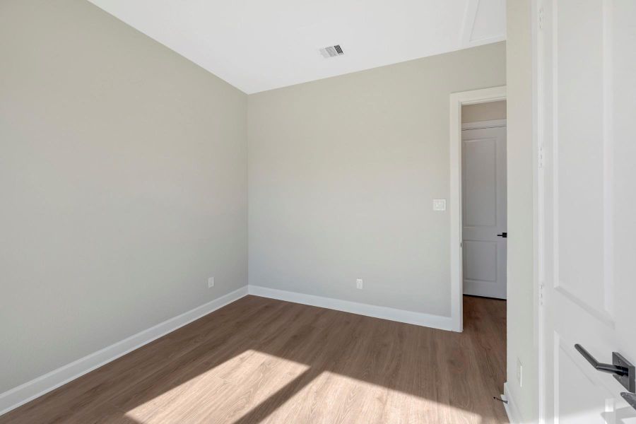 Spacious, unfurnished interior of a new home in Kresston - Enclave Collection, Magnolia (Image 32).