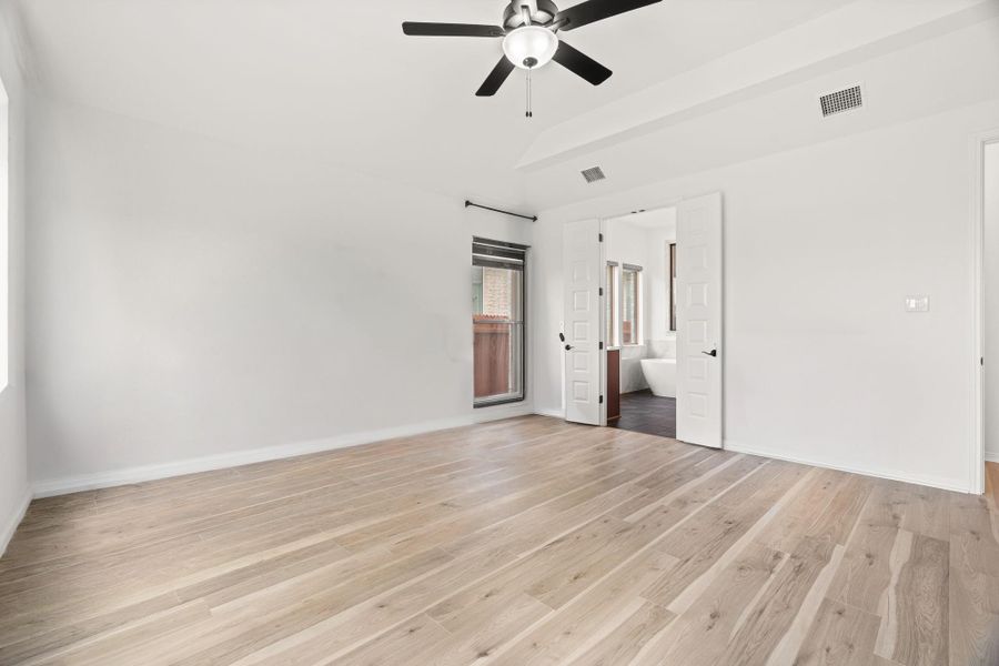 Spacious, unfurnished interior of a new home in Santa Rita Ranch, Liberty Hill (Image 20).