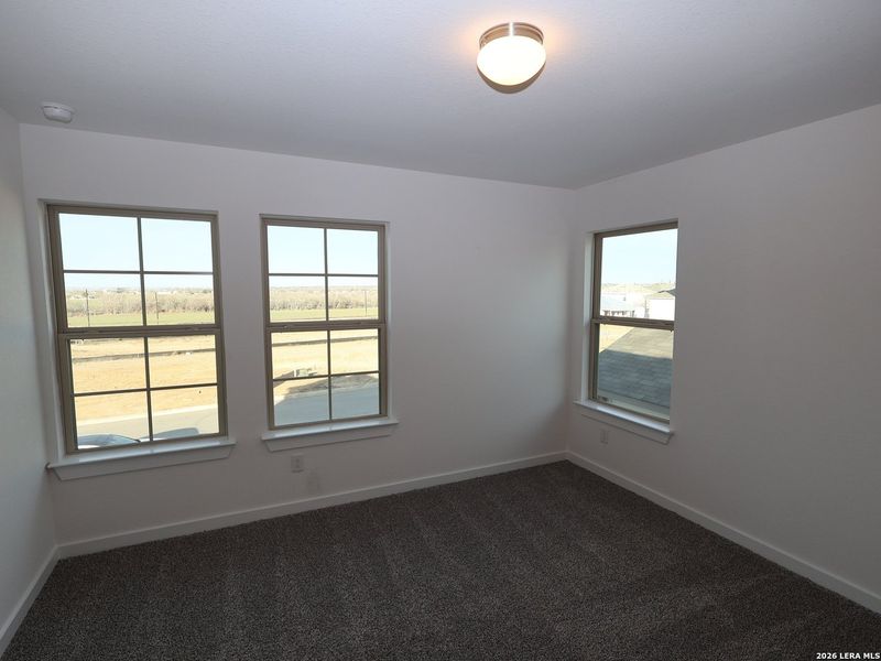Spacious, unfurnished interior of a new home in Mesquite Ridge, San Antonio (Image 24).