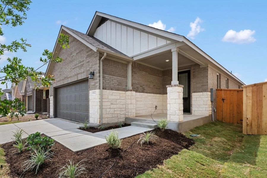 Exterior details and patio area of a home in La Cima, San Marcos (Image 18).