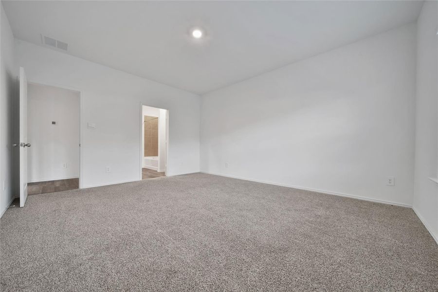 Spacious, unfurnished interior of a new home in Breckenridge Forest, Spring (Image 30).