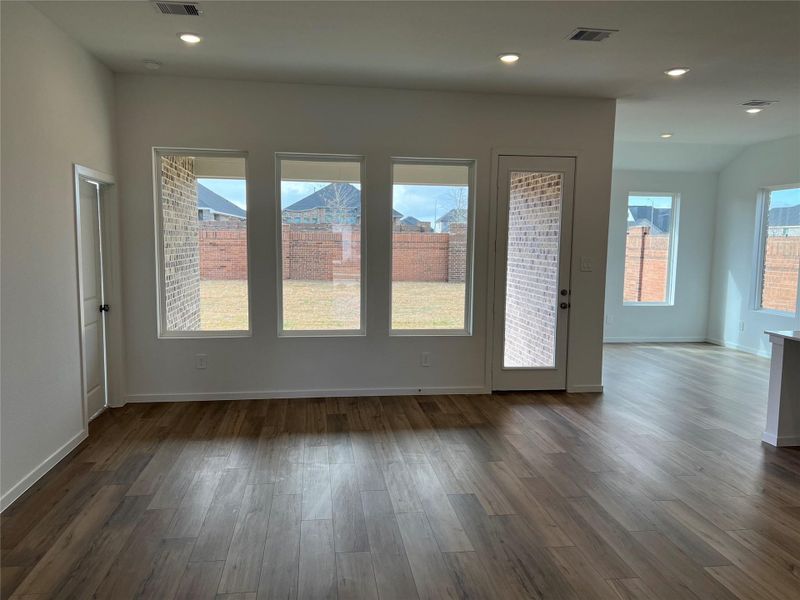 Pictures are representative of same floor plan - not the actual home Pictures are representative of same floor plan - not the actual home