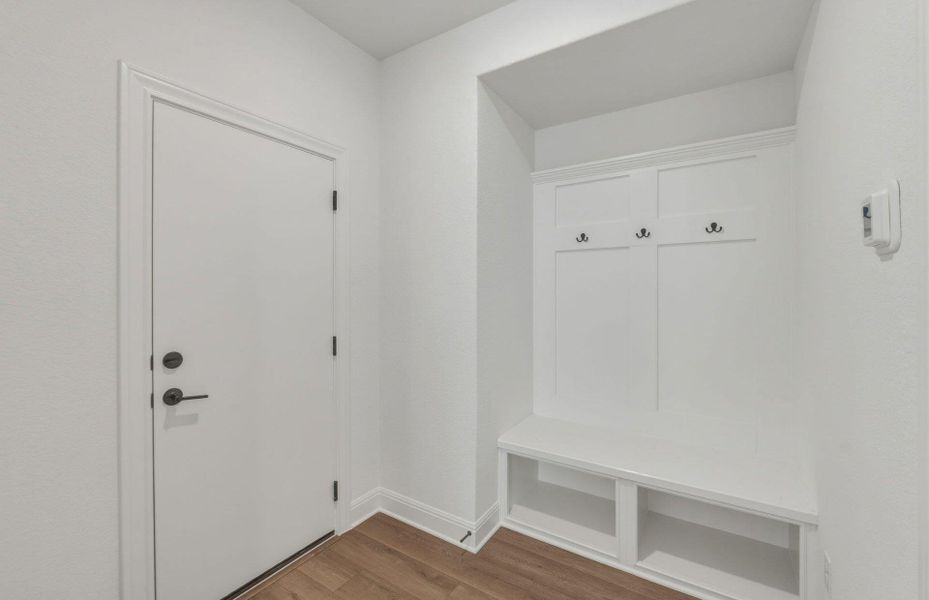 Spacious, unfurnished interior of a new home in Horizon Lake, Leander (Image 24).