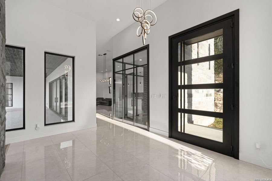 Spacious, unfurnished interior of a new home in , San Antonio (Image 28).