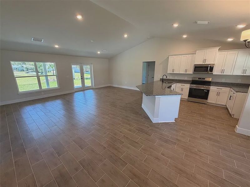 Spacious, unfurnished interior of a new home in Gulf Cove, Port Charlotte (Image 8). Spacious, unfurnished interior of a new home in Gulf Cove, Port Charlotte (Image 8).