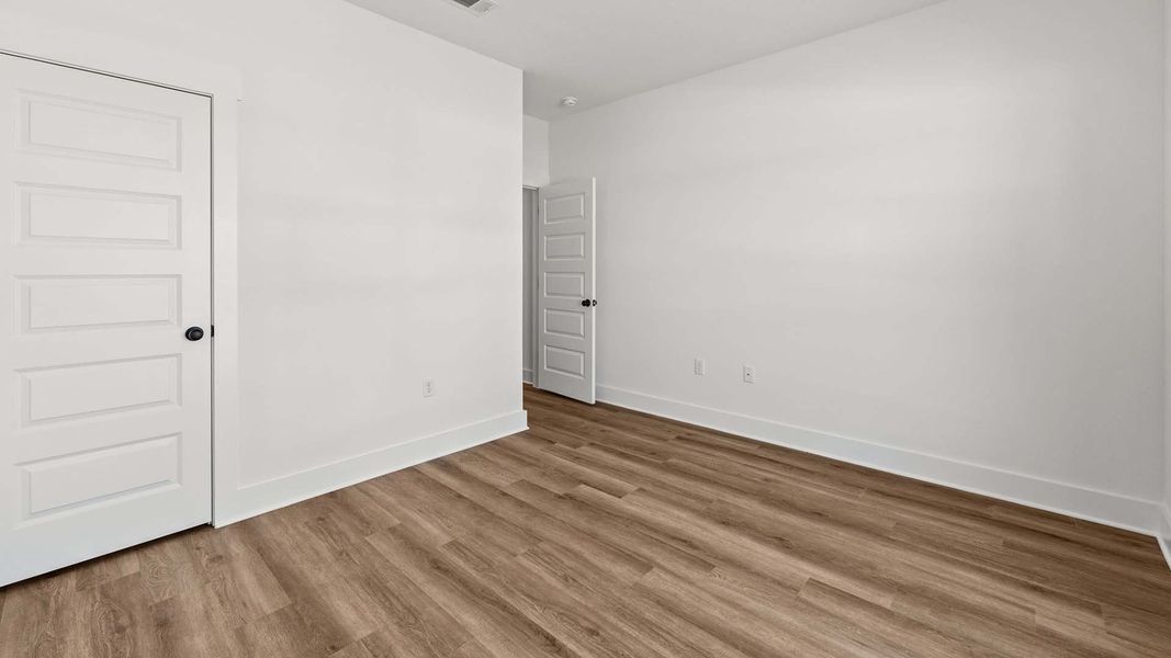 Spacious, unfurnished interior of a new home in Caballeros Estates At Hombre, Panama City Beach (Image 27).