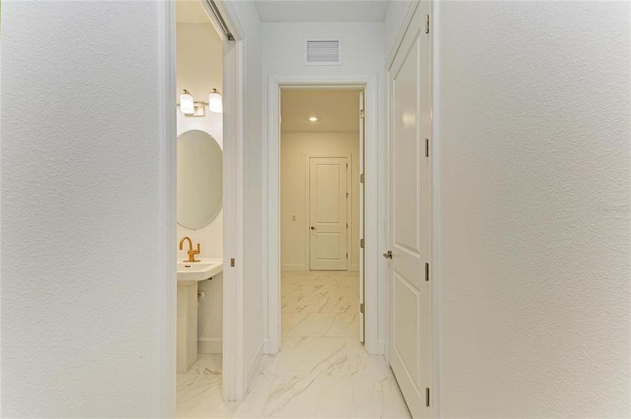 Spacious, unfurnished interior of a new home in Esplanade at Azario Lakewood Ranch, Lakewood Ranch (Image 22). Spacious, unfurnished interior of a new home in Esplanade at Azario Lakewood Ranch, Lakewood Ranch (Image 22).