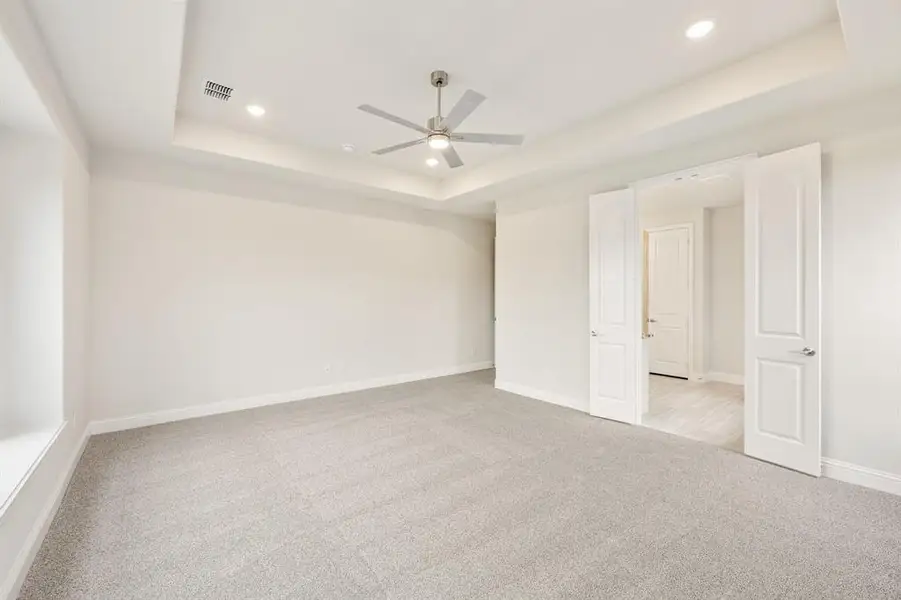 Spacious, unfurnished interior of a new home in Sunrise at Garden Valley, Waxahachie (Image 35).