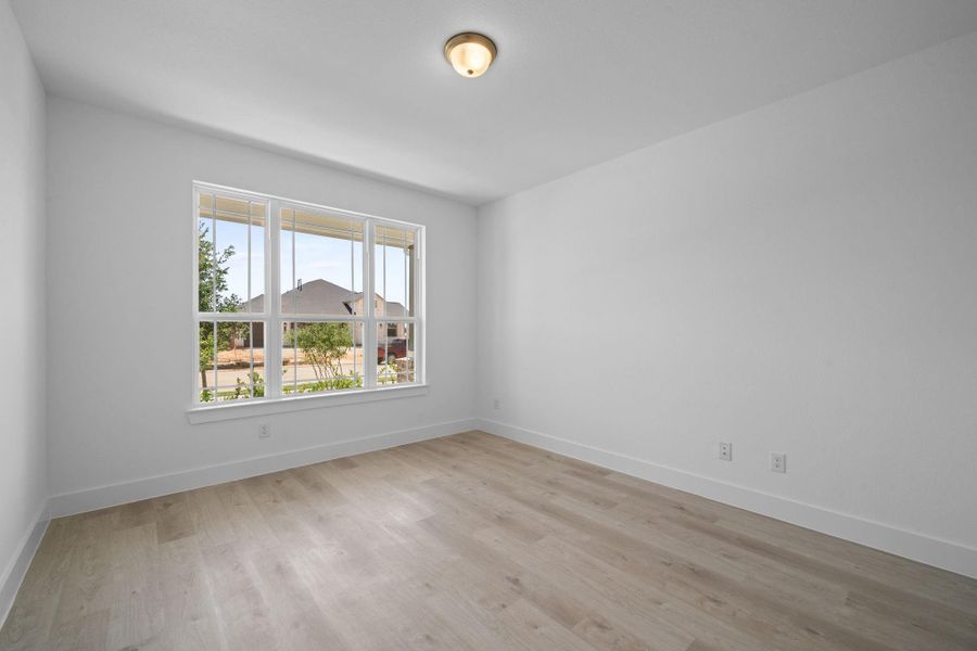 Let your imagination run wild! This beautiful flex space is here to elevate your daily living, making it the perfect backdrop for all of life’s moments, big and small.