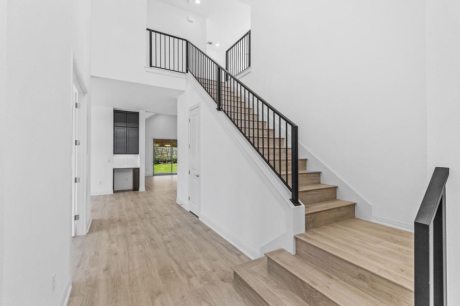 Spacious, unfurnished interior of a new home in Provence - 60', Austin (Image 14).