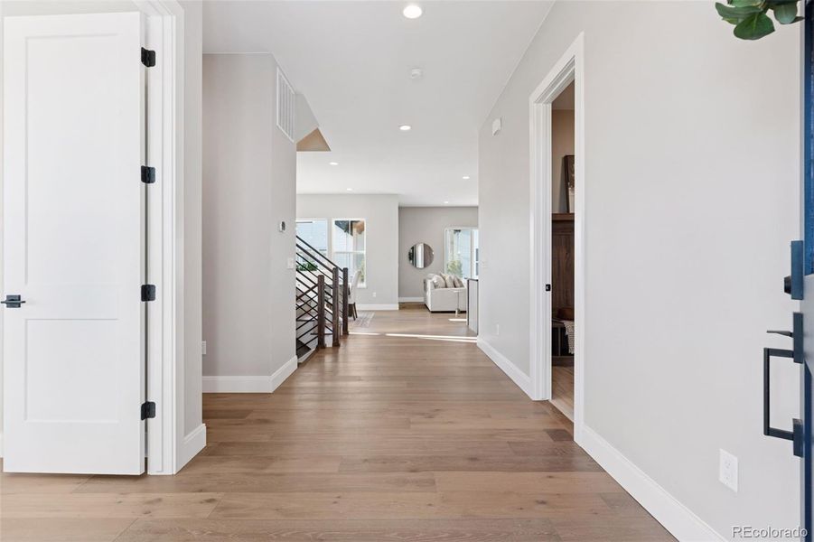 Photos are of a similar unit. Photos are of a similar unit.