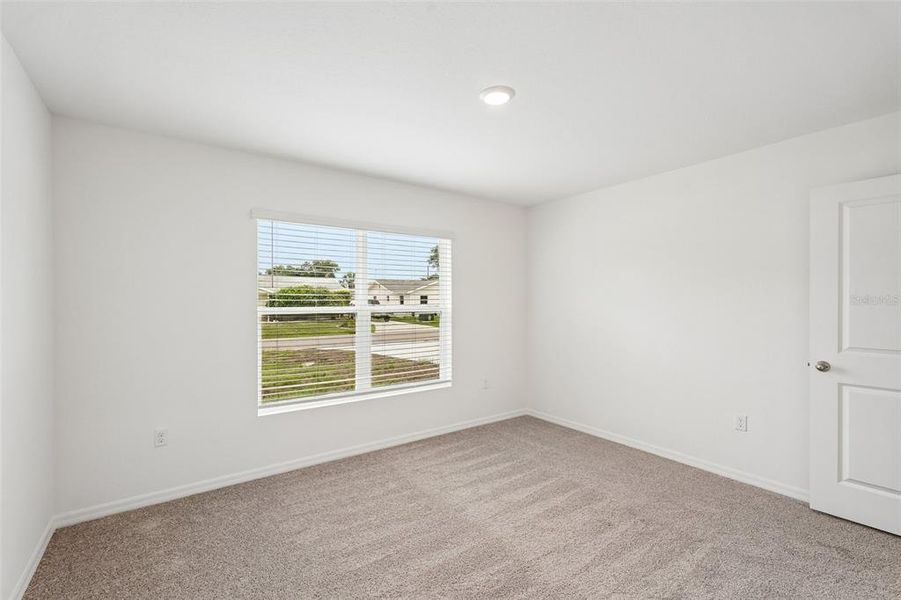 Spacious, unfurnished interior of a new home in Port Charlotte, Port Charlotte (Image 33).
