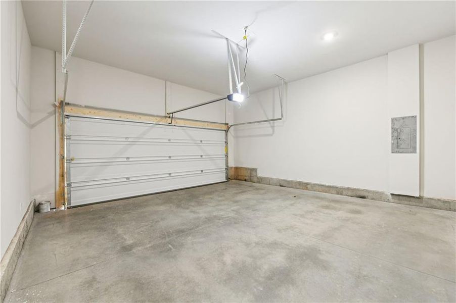 Spacious, unfurnished interior of a new home in Martin Springs - Estate Series, Lawrenceville (Image 42). Spacious, unfurnished interior of a new home in Martin Springs - Estate Series, Lawrenceville (Image 42).