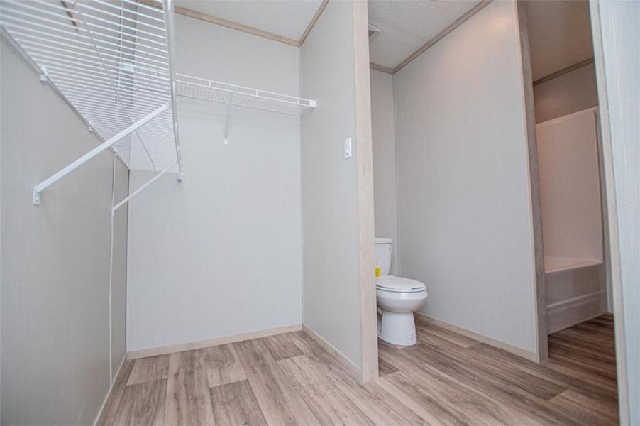 Spacious, unfurnished interior of a new home in , Temple (Image 50).