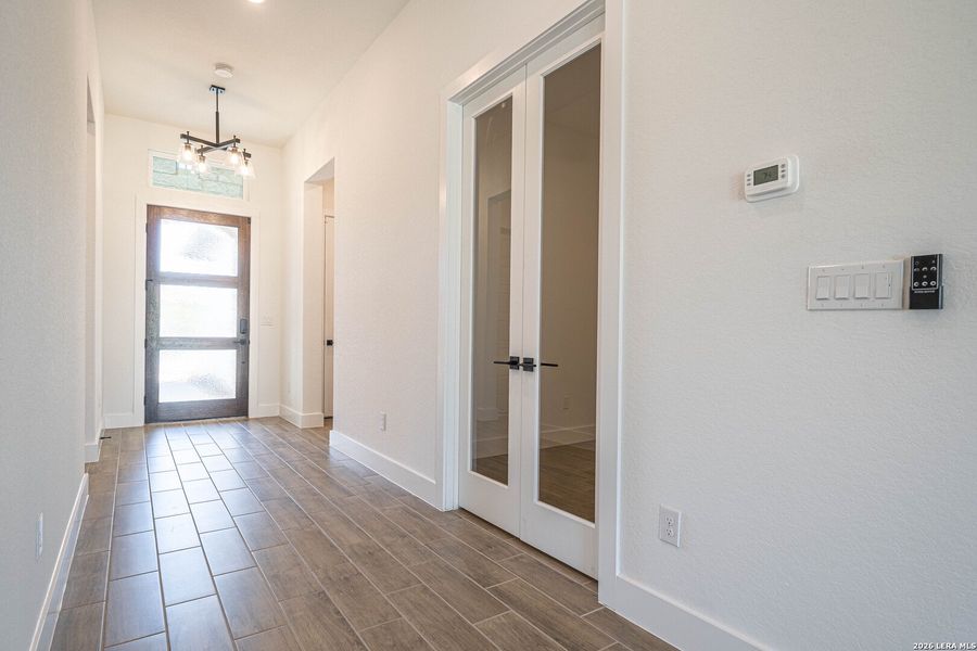 Spacious, unfurnished interior of a new home in , Kerrville (Image 26).