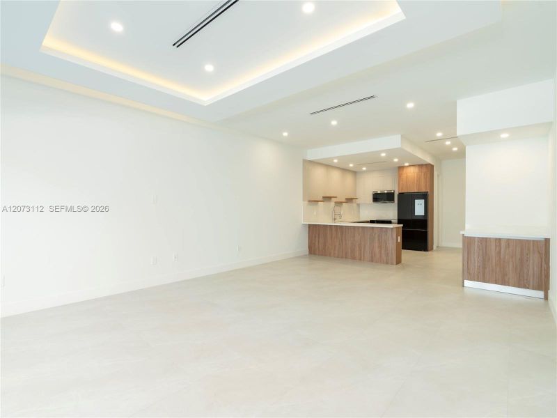 Spacious, unfurnished interior of a new home in , Fort Lauderdale (Image 14).