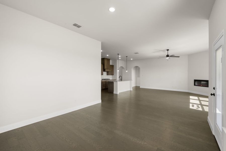 Spacious, unfurnished interior of a new home in Abe’s Landing, Granbury (Image 19). Spacious, unfurnished interior of a new home in Abe’s Landing, Granbury (Image 19).
