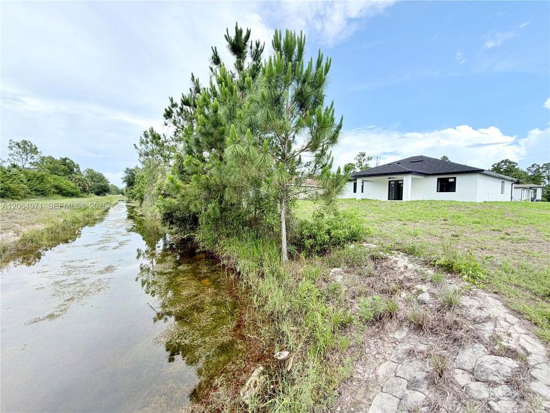 Natural landscape and outdoor views near  in Lehigh Acres (Image 59).