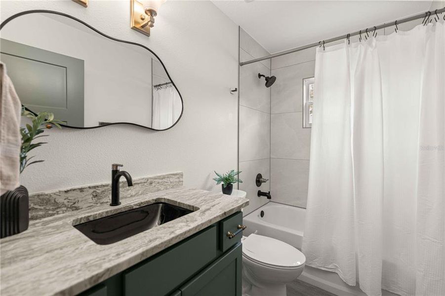 Furnished interior view inside a new home in , Dunnellon (Image 15).
