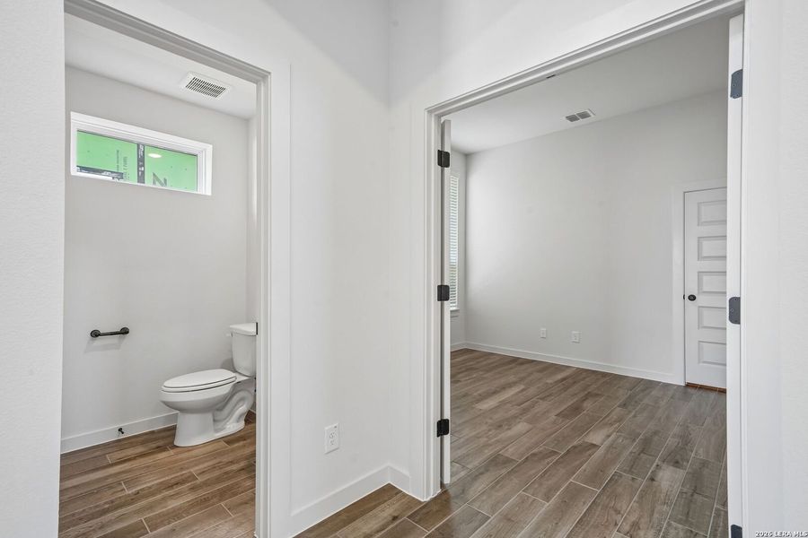 Spacious, unfurnished interior of a new home in Legacy at Lake Dunlap, New Braunfels (Image 12).