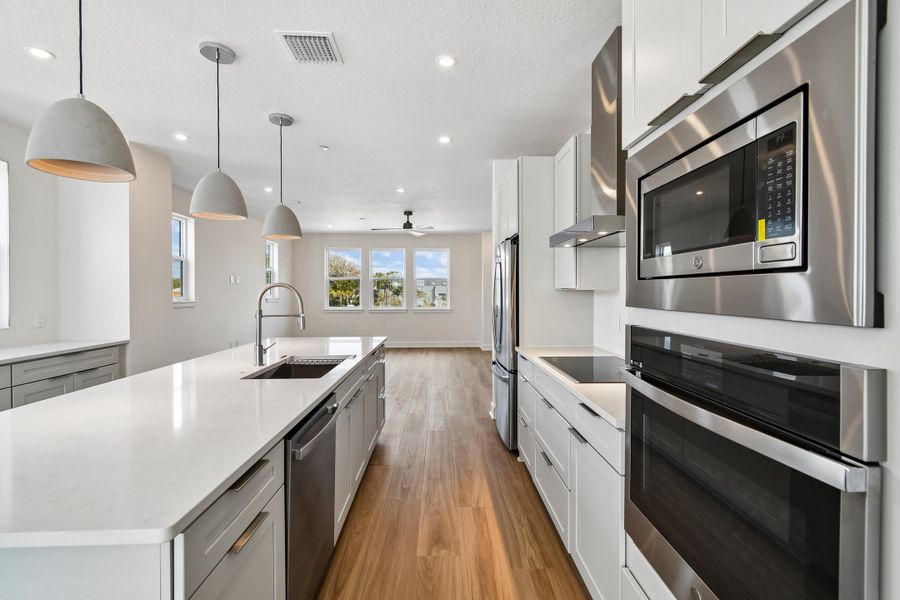 Representative furnished interior of a home built from the Driftwood by Tri Pointe Homes in EvenTide, New Smyrna Beach (Image 9).