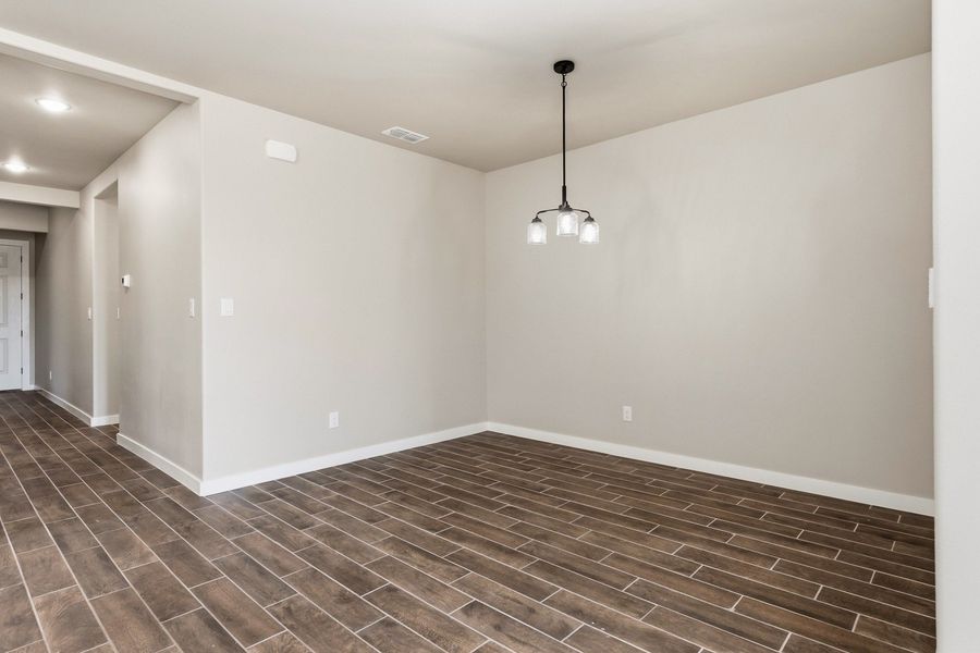 Spacious, unfurnished interior of a new home in Paloma Ranch, Harlingen (Image 9).