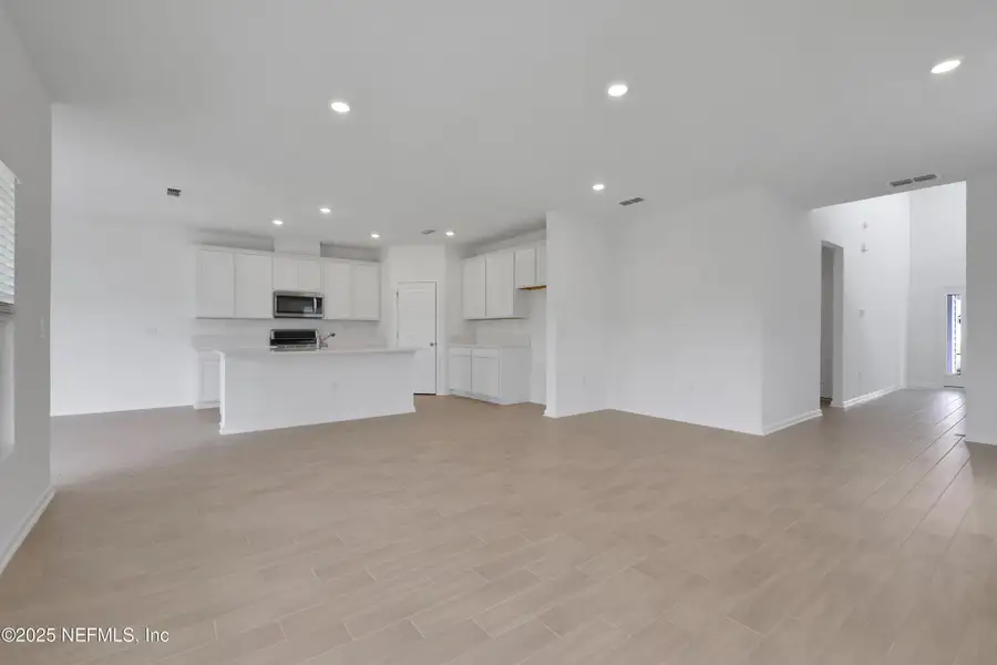 Spacious, unfurnished interior of a new home in Cordova Palms, St. Augustine (Image 14).