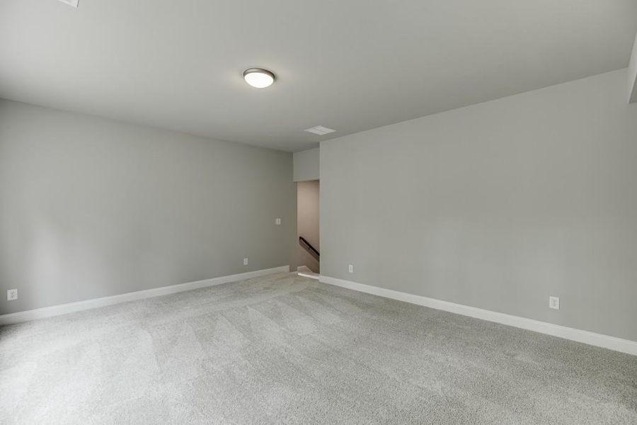 Spacious, unfurnished interior of a new home in Hemingway, Flowery Branch (Image 25).