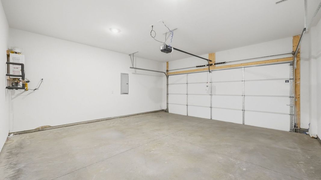 Spacious, unfurnished interior of a new home in Fieldcrest Acres, Blountville (Image 28).