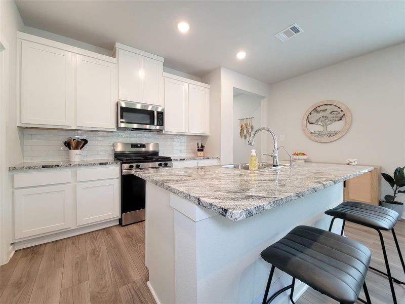 Furnished interior view inside a new home in Westridge Cove 40′, Conroe (Image 13).