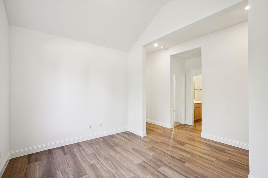 Spacious, unfurnished interior of a new home in Evergreen 40', Conroe (Image 23).