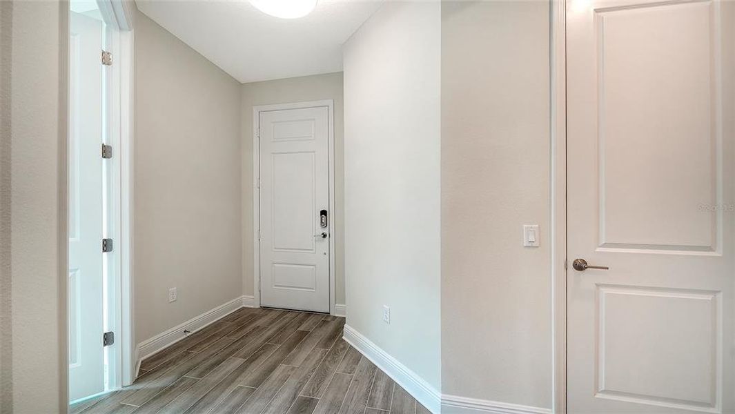 Spacious, unfurnished interior of a new home in Canoe Creek, Parrish (Image 33).