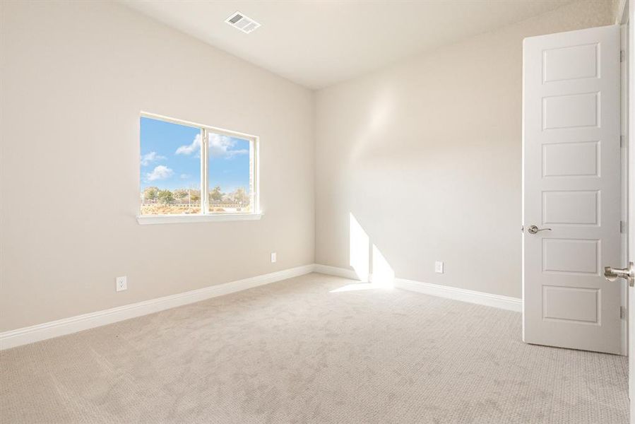 Spacious, unfurnished interior of a new home in Ten Mile Creek Estates, DeSoto (Image 26).