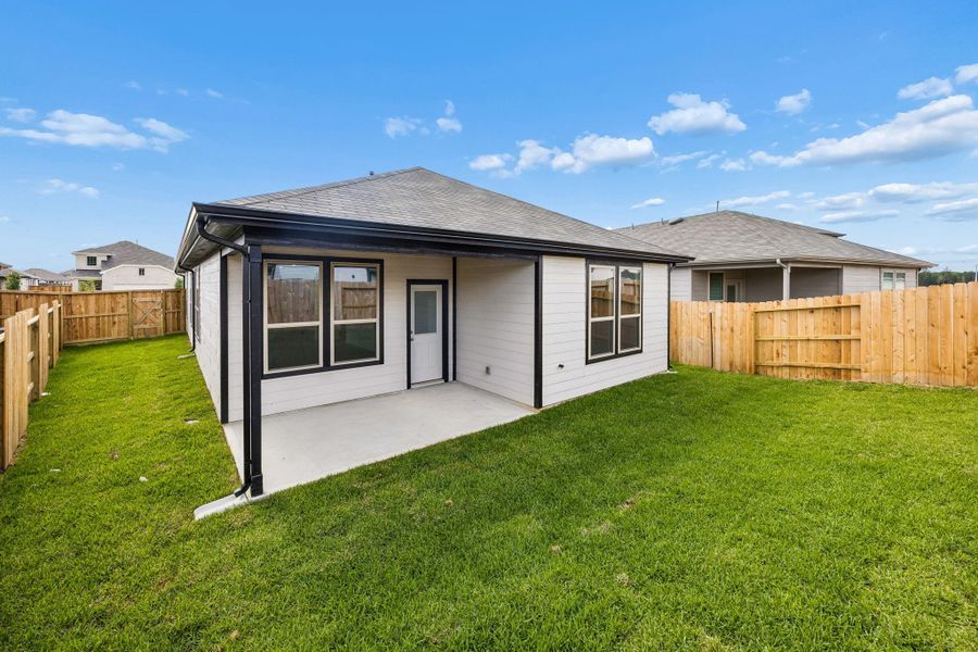 Exterior details and patio area of a home in Mavera, Conroe (Image 4).