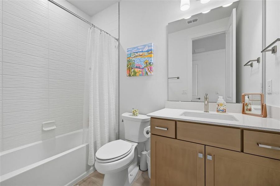 Furnished interior view inside a new home in , Orlando (Image 8).