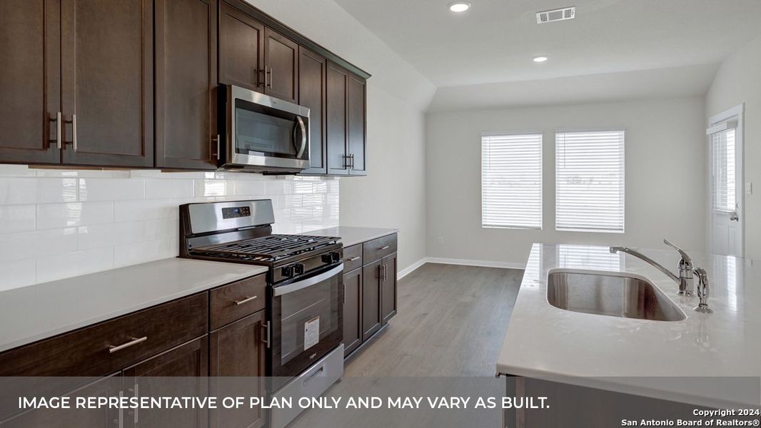 Furnished interior view inside a new home in Sonoma Oaks, Fredericksburg (Image 6).