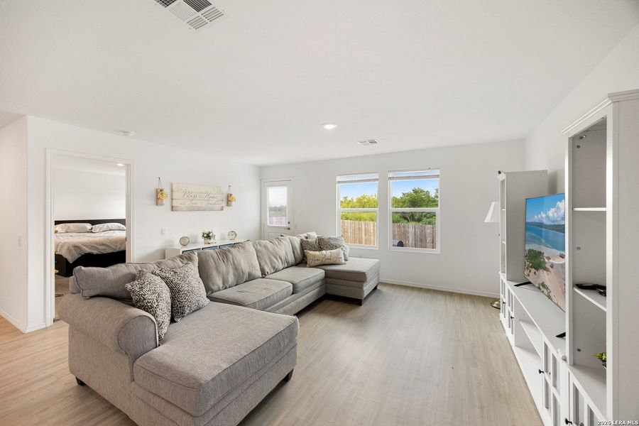 Furnished interior view inside a new home in Mission del Lago, San Antonio (Image 6).