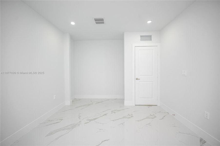 Spacious, unfurnished interior of a new home in , Florida City (Image 13).