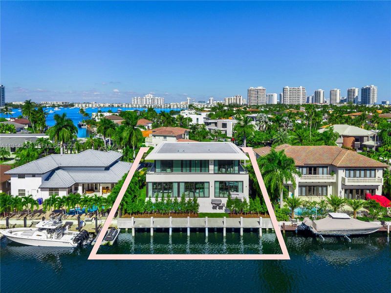 Condo located in North Miami Beach, FL showcasing its design and architecture (Image 3). Condo located in North Miami Beach, FL showcasing its design and architecture (Image 3).