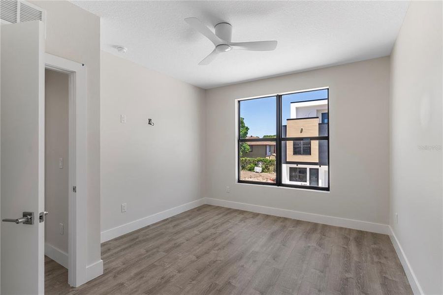 Spacious, unfurnished interior of a new home in , Tampa (Image 34).