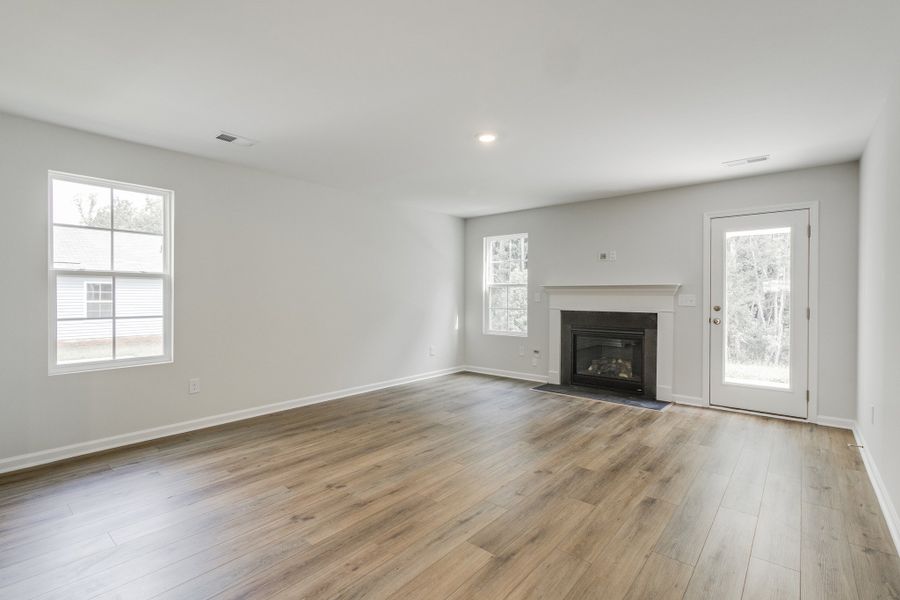 Spacious, unfurnished interior of a new home in Ellington, Elgin (Image 18).