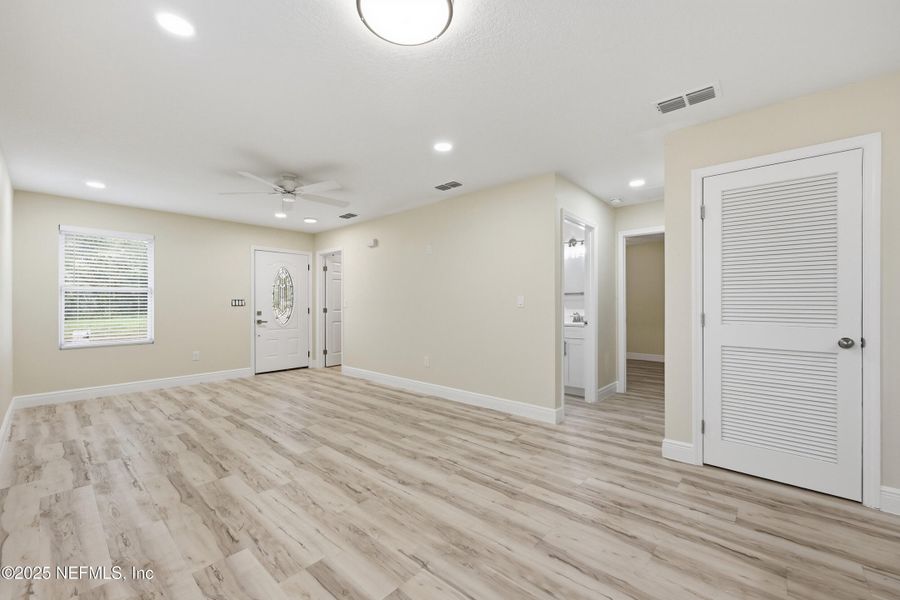 Spacious, unfurnished interior of a new home in , Jacksonville (Image 15).