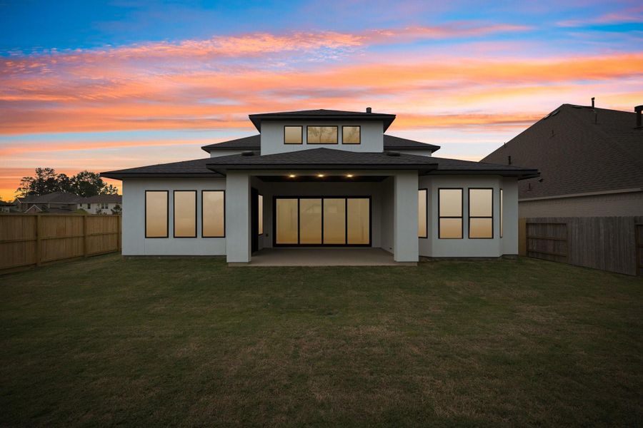 Exterior details and patio area of a home in Evergreen 60', Conroe (Image 26).