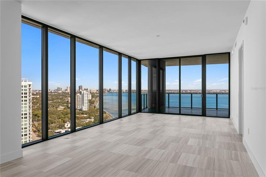 Spacious, unfurnished interior of a new home in , Tampa (Image 26).