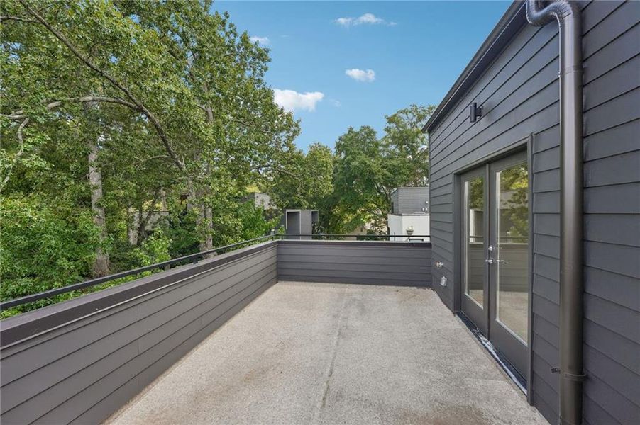 Exterior details and patio area of a home in , Decatur (Image 4).